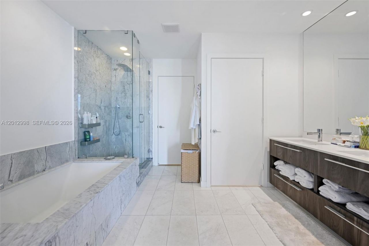 480 NE 31st St, Unit 1702, Miami, FL 33137 Photo