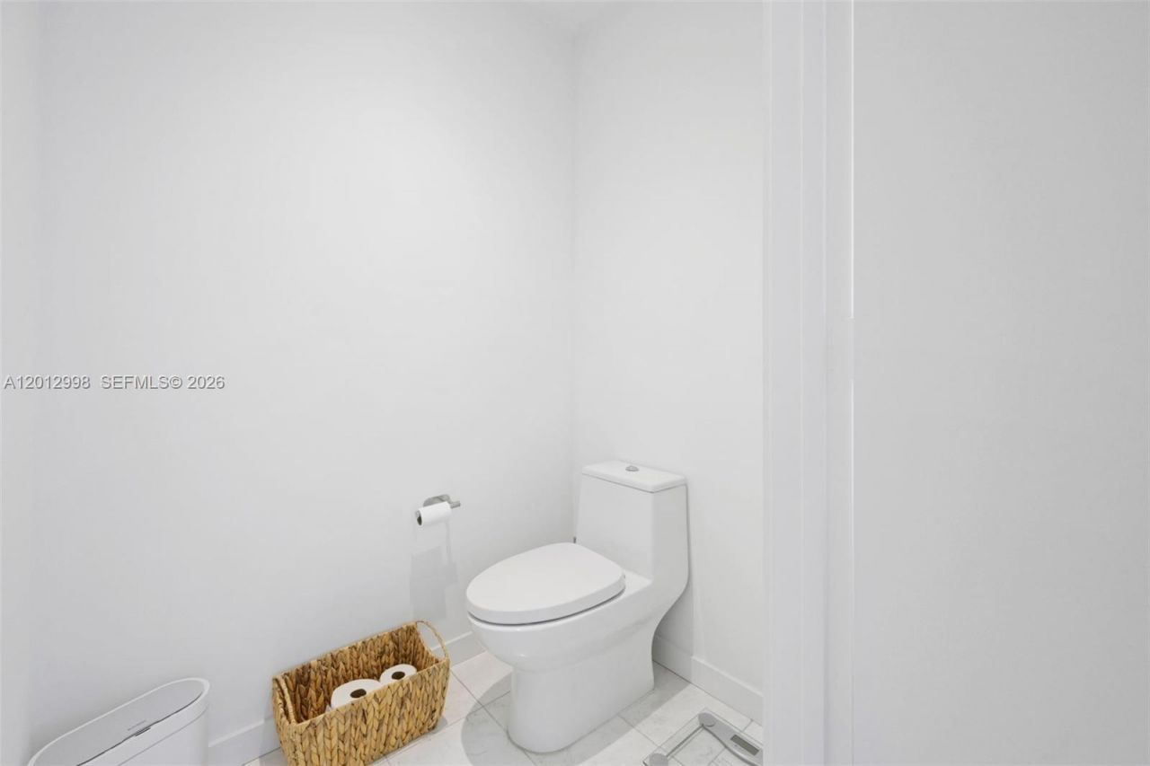 480 NE 31st St, Unit 1702, Miami, FL 33137 Photo