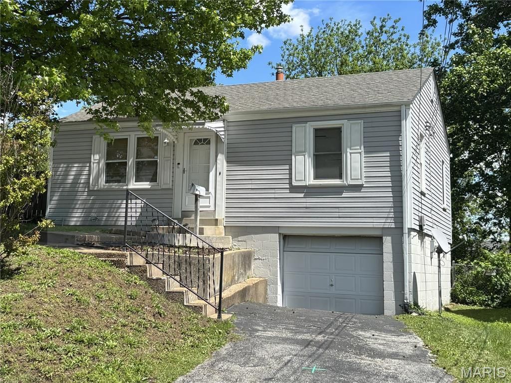 218 N Marguerite Avenue , Ferguson, MO 63135 Main Photo