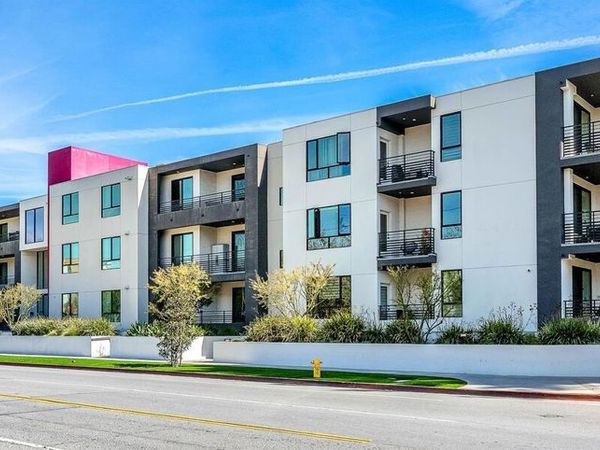 5110 Whitsett Avenue, Unit 303, Valley Village, CA 91607