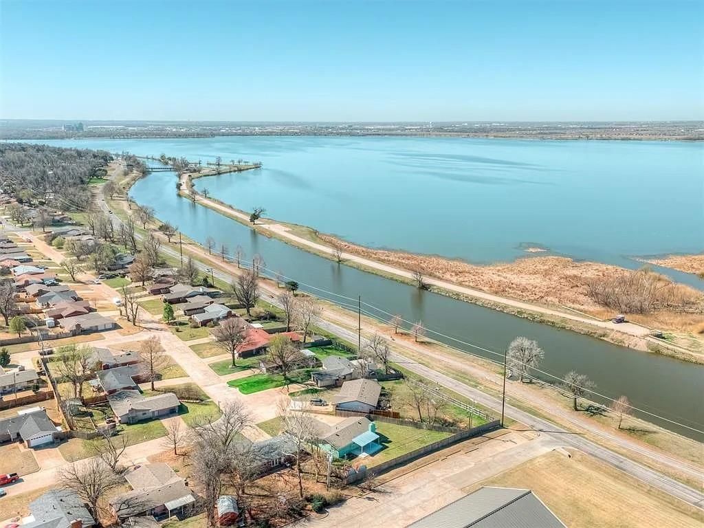 0000 E Overholser Drive, Bethany, OK 73008 Main Photo