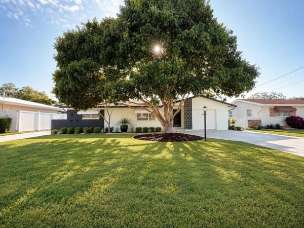 8484 120TH STREET, SEMINOLE, FL 33772