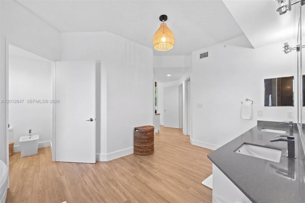731 Crandon Blvd , Unit 308, Key Biscayne, FL 33149 Photo