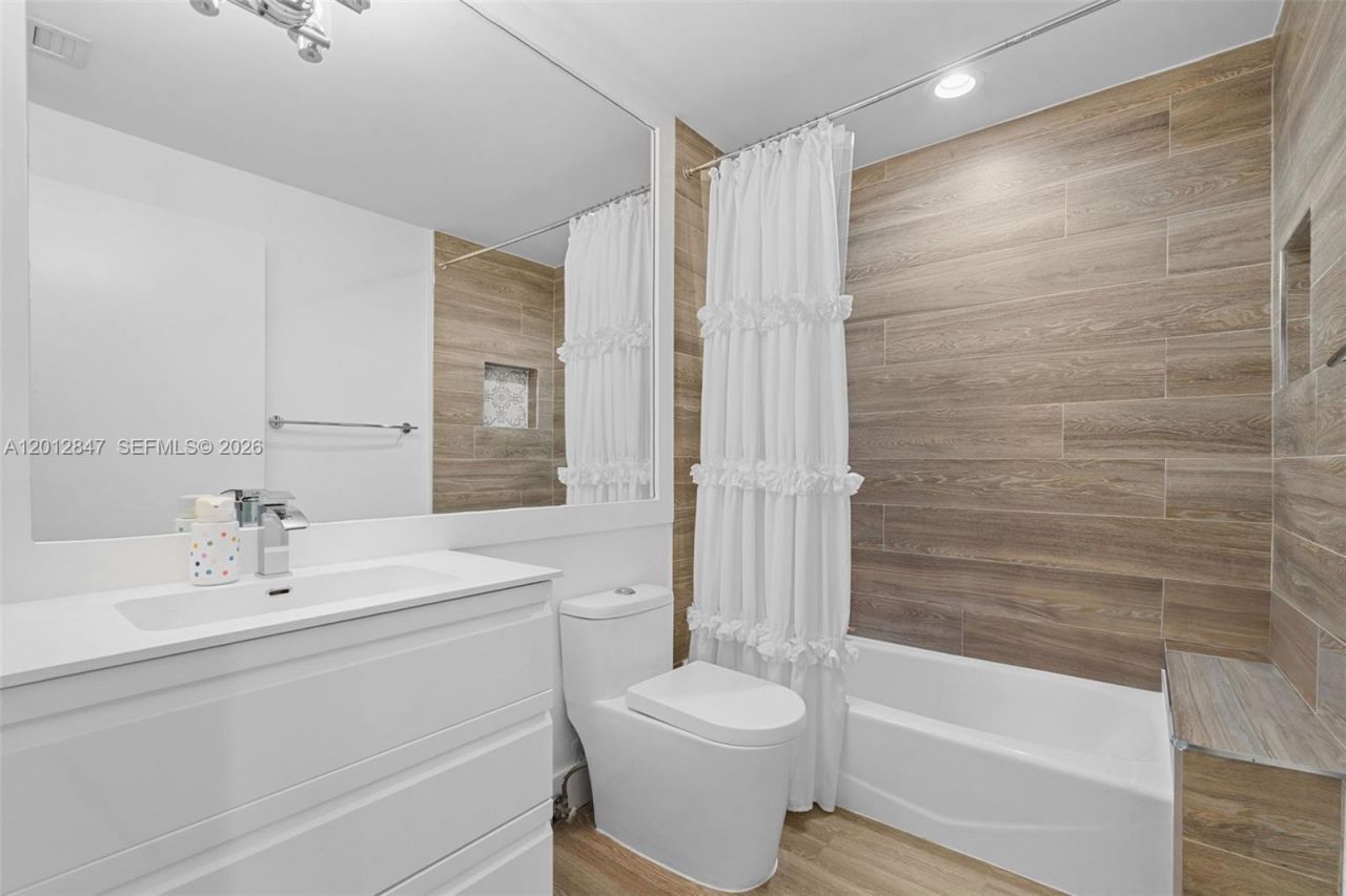 731 Crandon Blvd , Unit 308, Key Biscayne, FL 33149 Photo