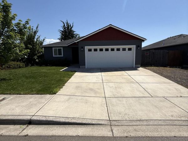 3852 Valley Meadows Drive, White City, OR 97503