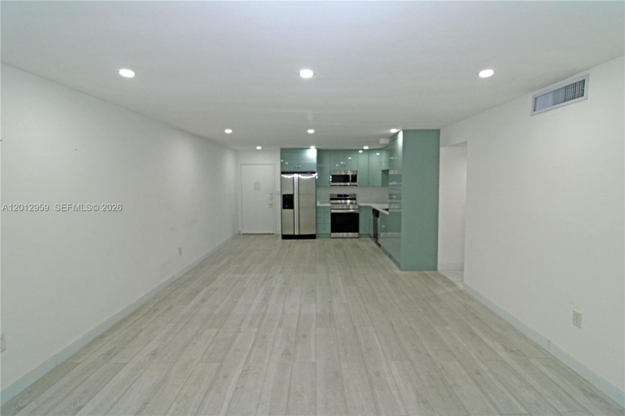 240 W Park Dr , Unit 108-4, Miami, FL 33172 Photo