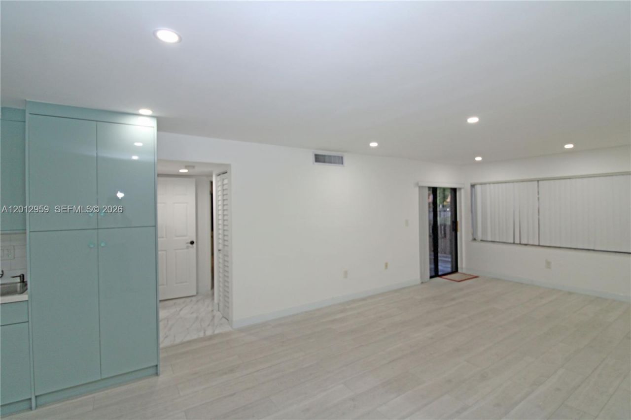 240 W Park Dr , Unit 108-4, Miami, FL 33172 Photo