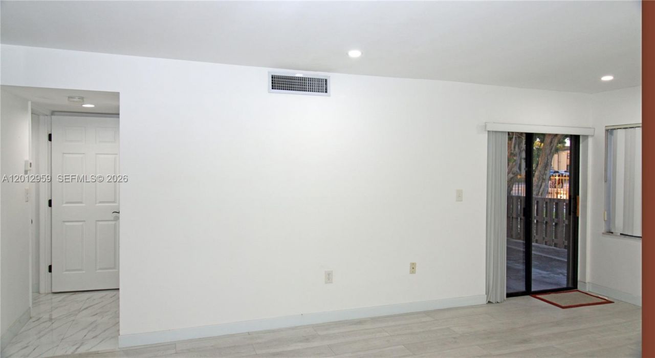 240 W Park Dr , Unit 108-4, Miami, FL 33172 Photo