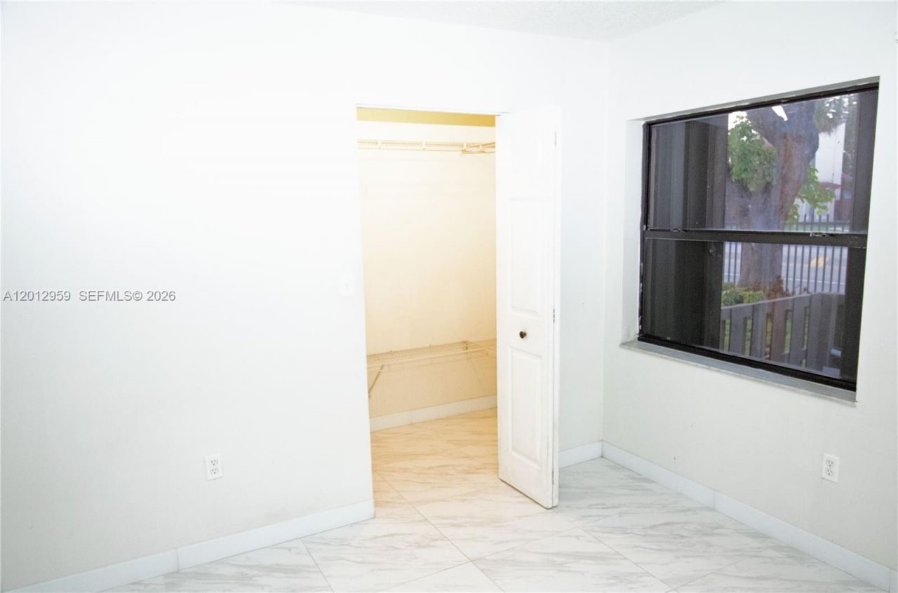240 W Park Dr , Unit 108-4, Miami, FL 33172 Photo