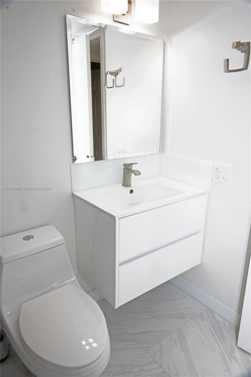 240 W Park Dr , Unit 108-4, Miami, FL 33172 Photo