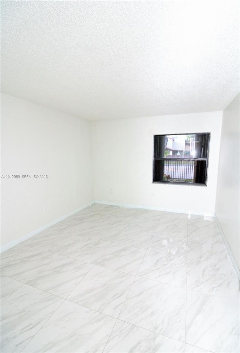 240 W Park Dr , Unit 108-4, Miami, FL 33172 Photo