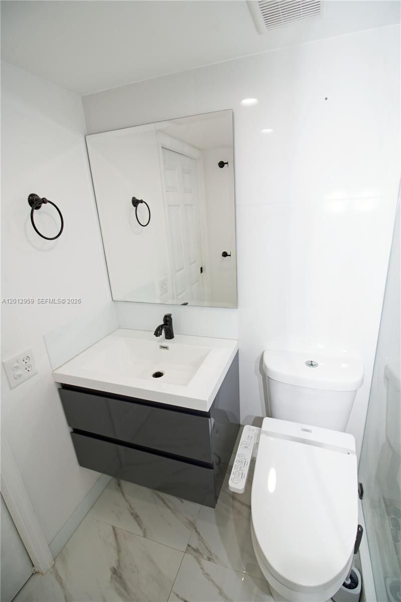 240 W Park Dr , Unit 108-4, Miami, FL 33172 Photo