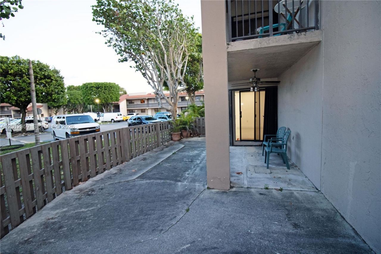 240 W Park Dr , Unit 108-4, Miami, FL 33172 Photo
