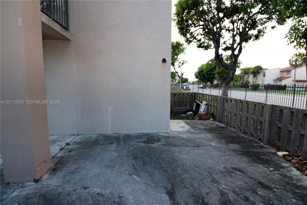 240 W Park Dr , Unit 108-4, Miami, FL 33172 Photo