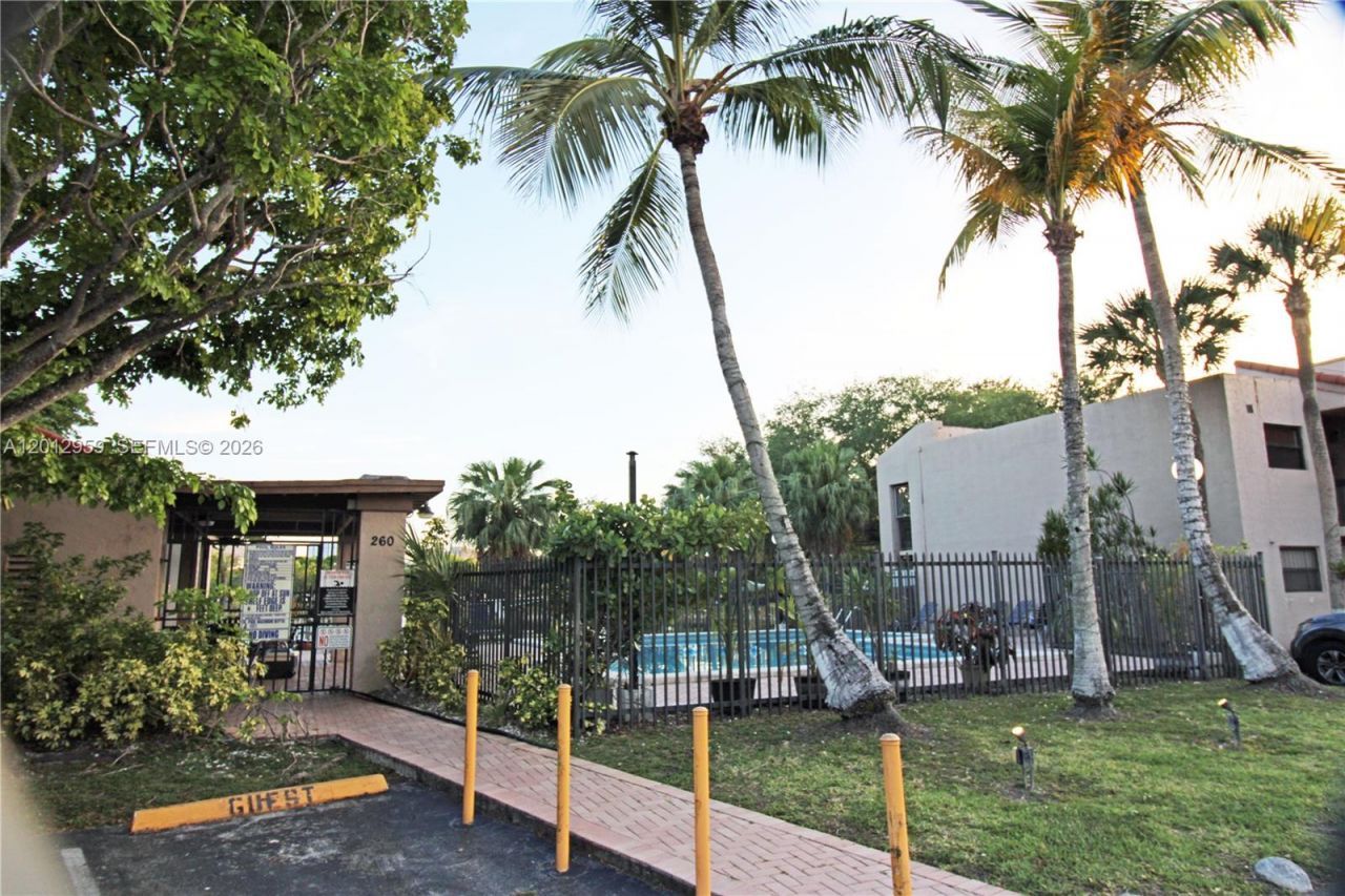 240 W Park Dr , Unit 108-4, Miami, FL 33172 Photo