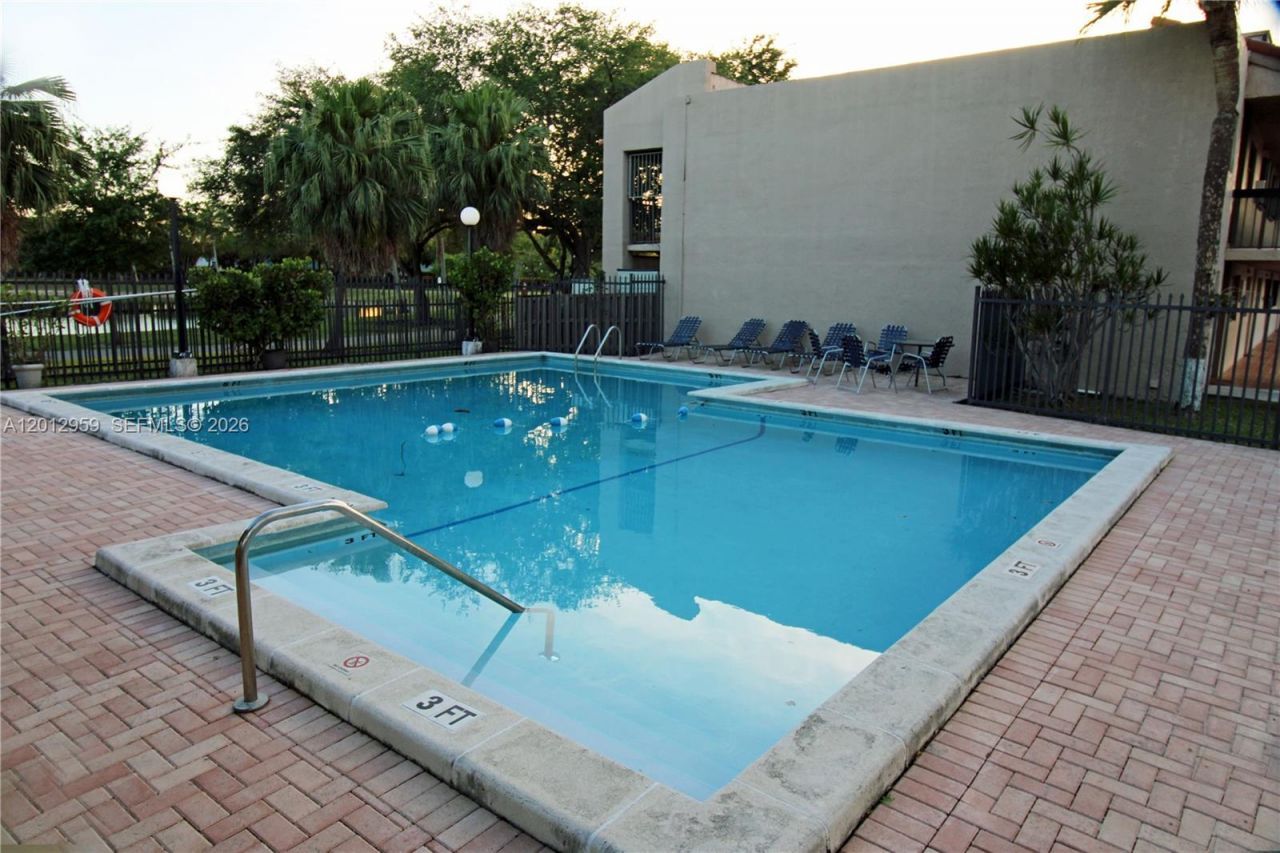 240 W Park Dr , Unit 108-4, Miami, FL 33172 Photo