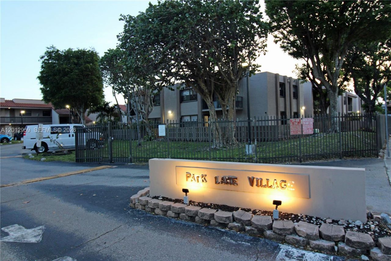 240 W Park Dr , Unit 108-4, Miami, FL 33172 Photo