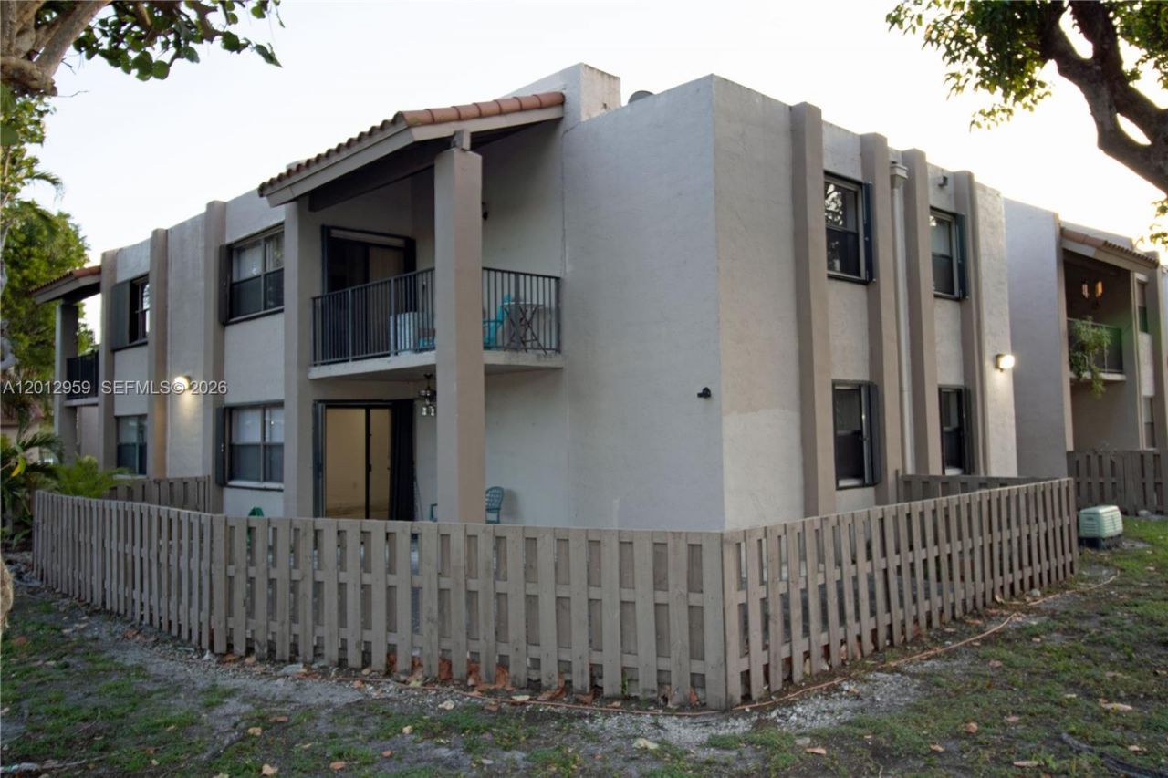 240 W Park Dr , Unit 108-4, Miami, FL 33172 Photo