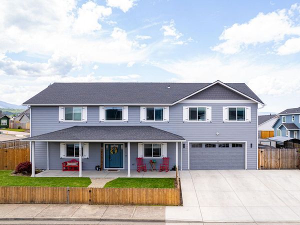 1029 Brandon Way, Phoenix, OR 97535