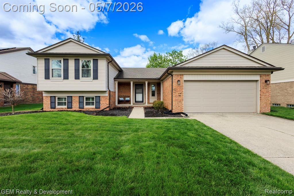 19537 Pollyanna Drive, Livonia, MI 48152 Main Photo