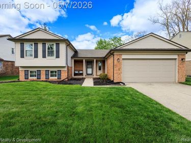 19537 Pollyanna Drive, Livonia, MI 48152