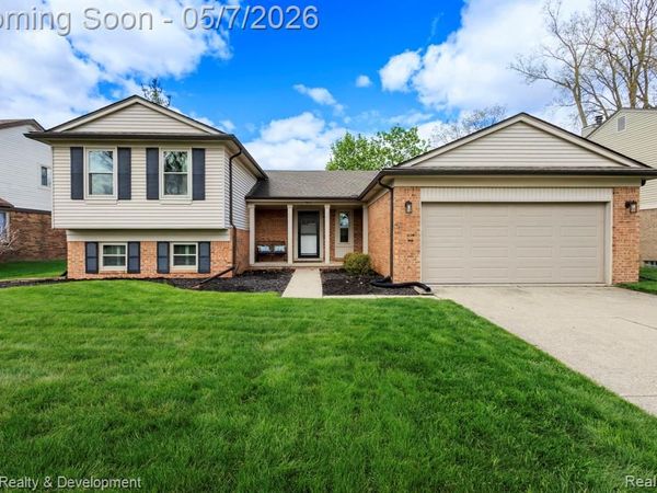 19537 Pollyanna Drive, Livonia, MI 48152