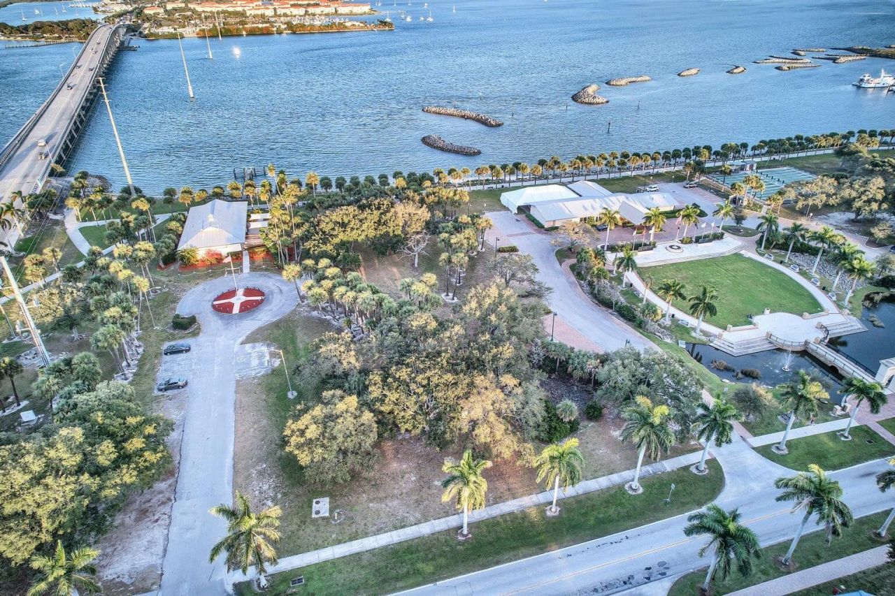 701 N Indian River Drive, Unit 105, Fort Pierce, FL 34950 Photo