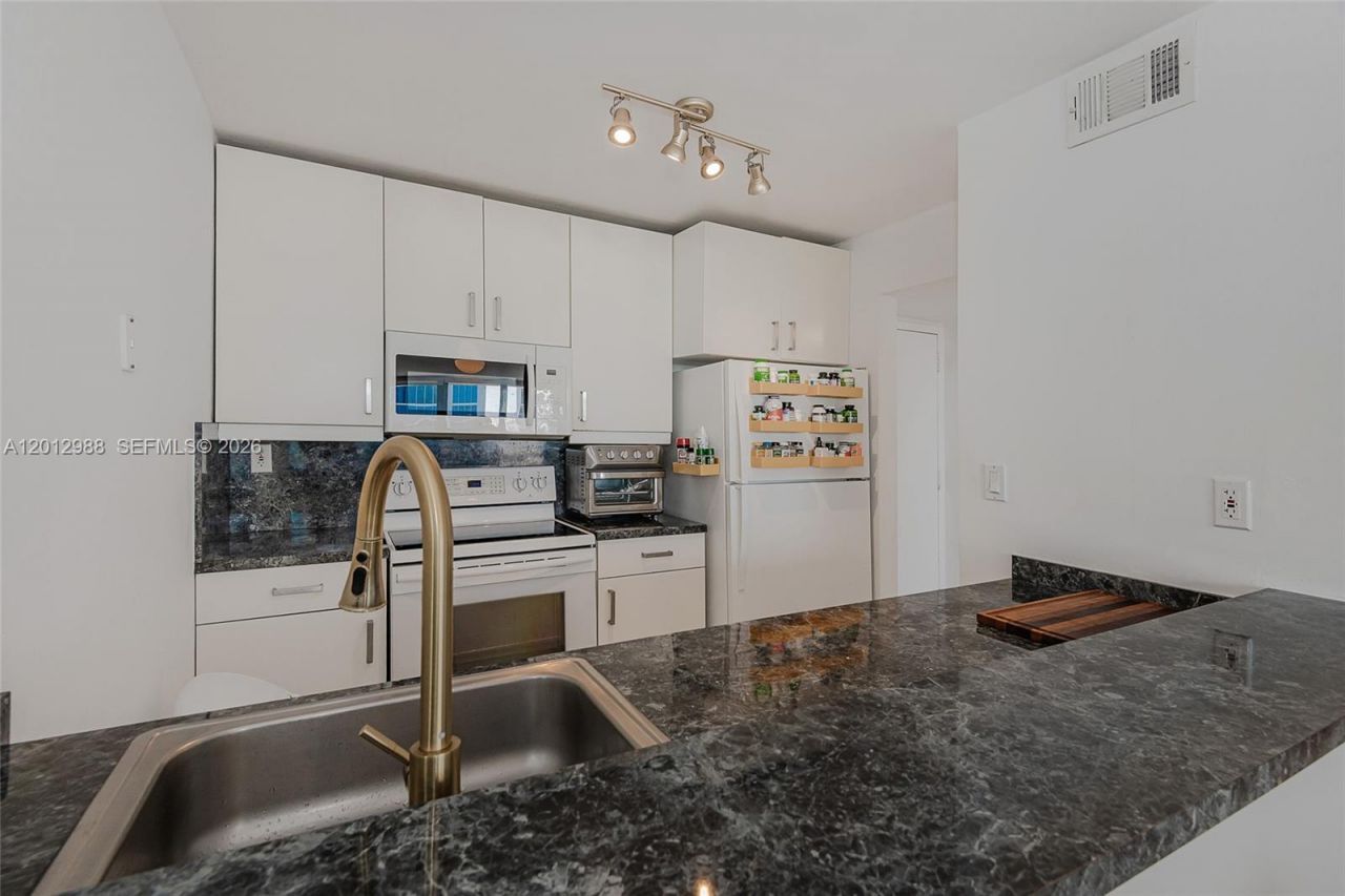 600 NE 36th St, Unit 706, Miami, FL 33137 Photo