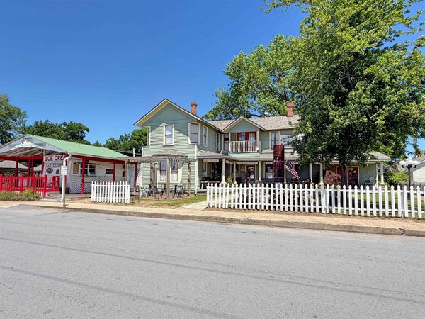 123 W. Washington St. , Mountain View, AR 72560