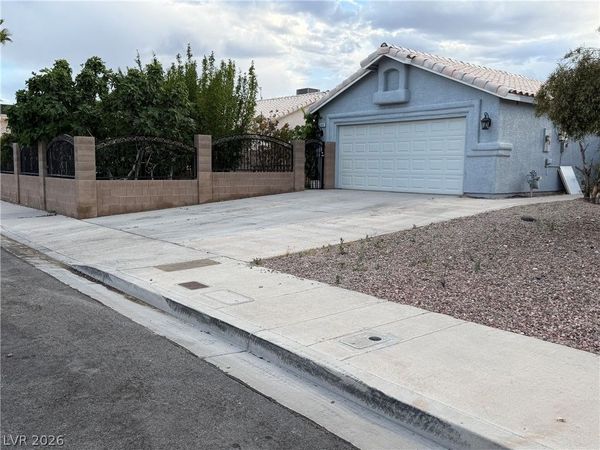 5033 Crystal Breeze Lane, North Las Vegas, NV 89031
