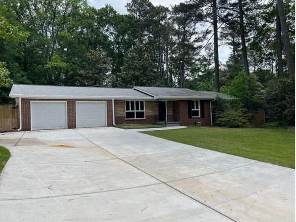 3284 Embry Circle , Atlanta, GA 30341
