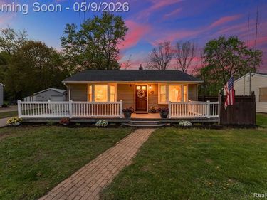 414 Cherry Street, Stockbridge Vlg, MI 49285