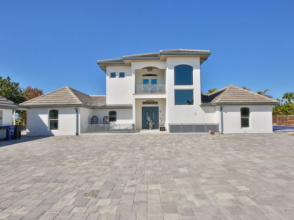7816 Sanderling Road, Sarasota, FL 34242