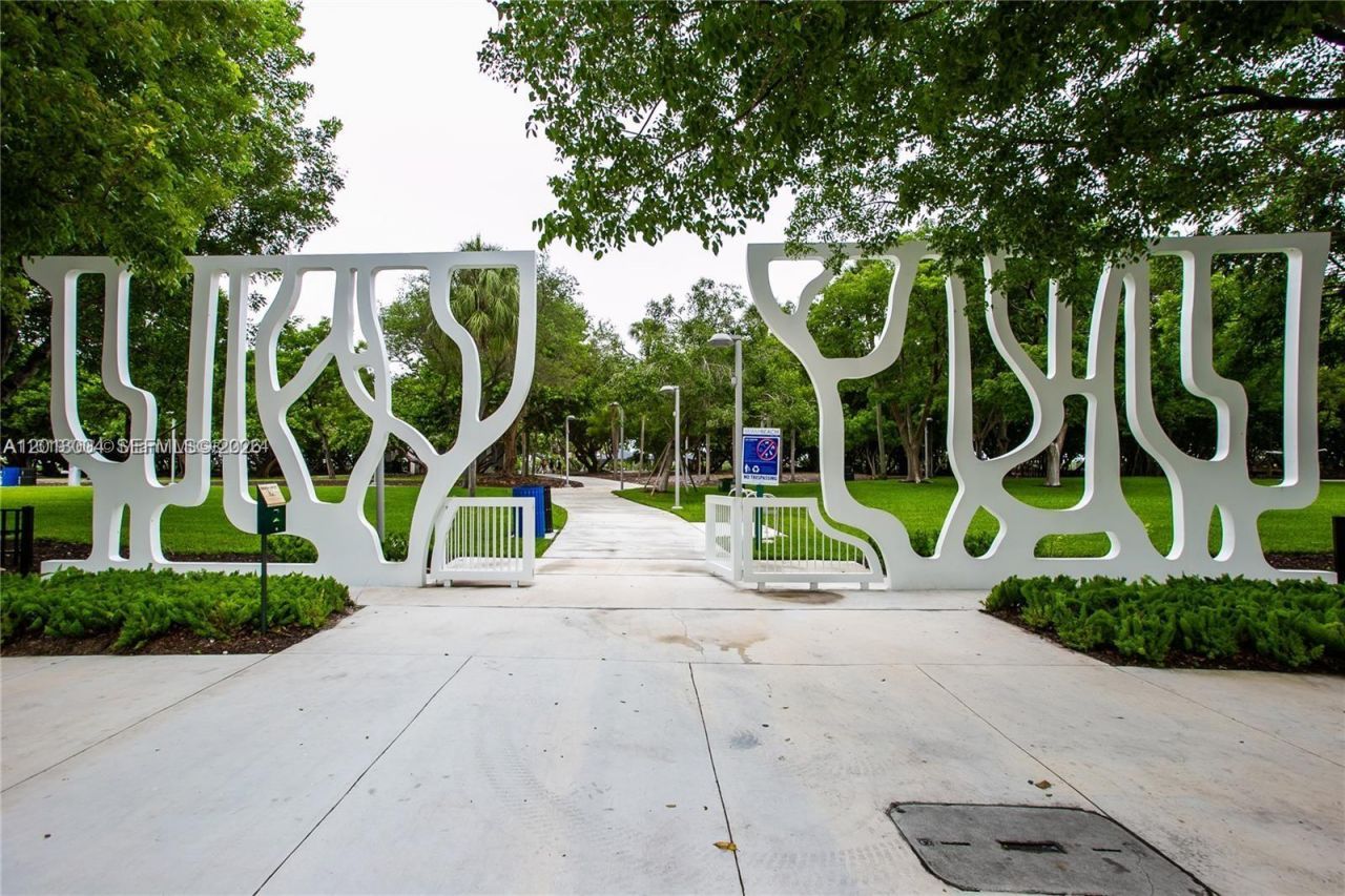 8233 Harding Ave , Unit 503, Miami Beach, FL 33141 Photo