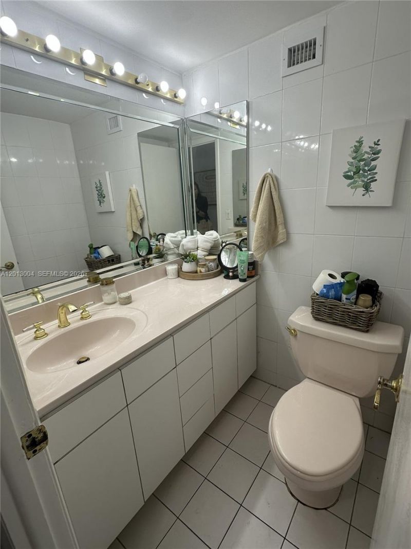 8233 Harding Ave , Unit 503, Miami Beach, FL 33141 Photo