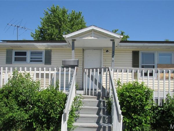 209 W 2nd South Street , Mount Olive, IL 62069