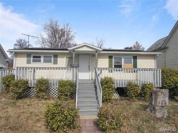 209 W 2nd South Street , Mount Olive, IL 62069