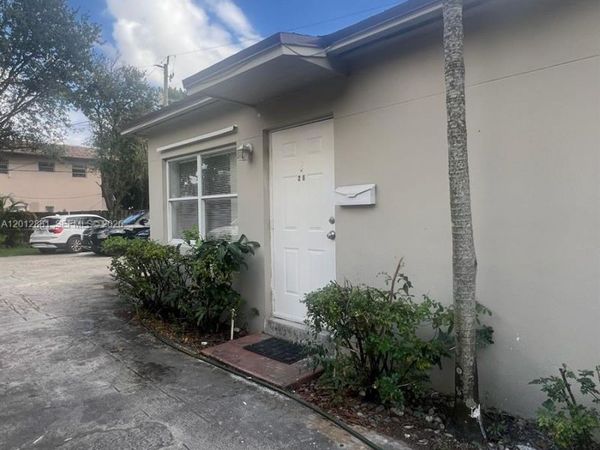 915 N 19th Ave , Hollywood, FL 33020
