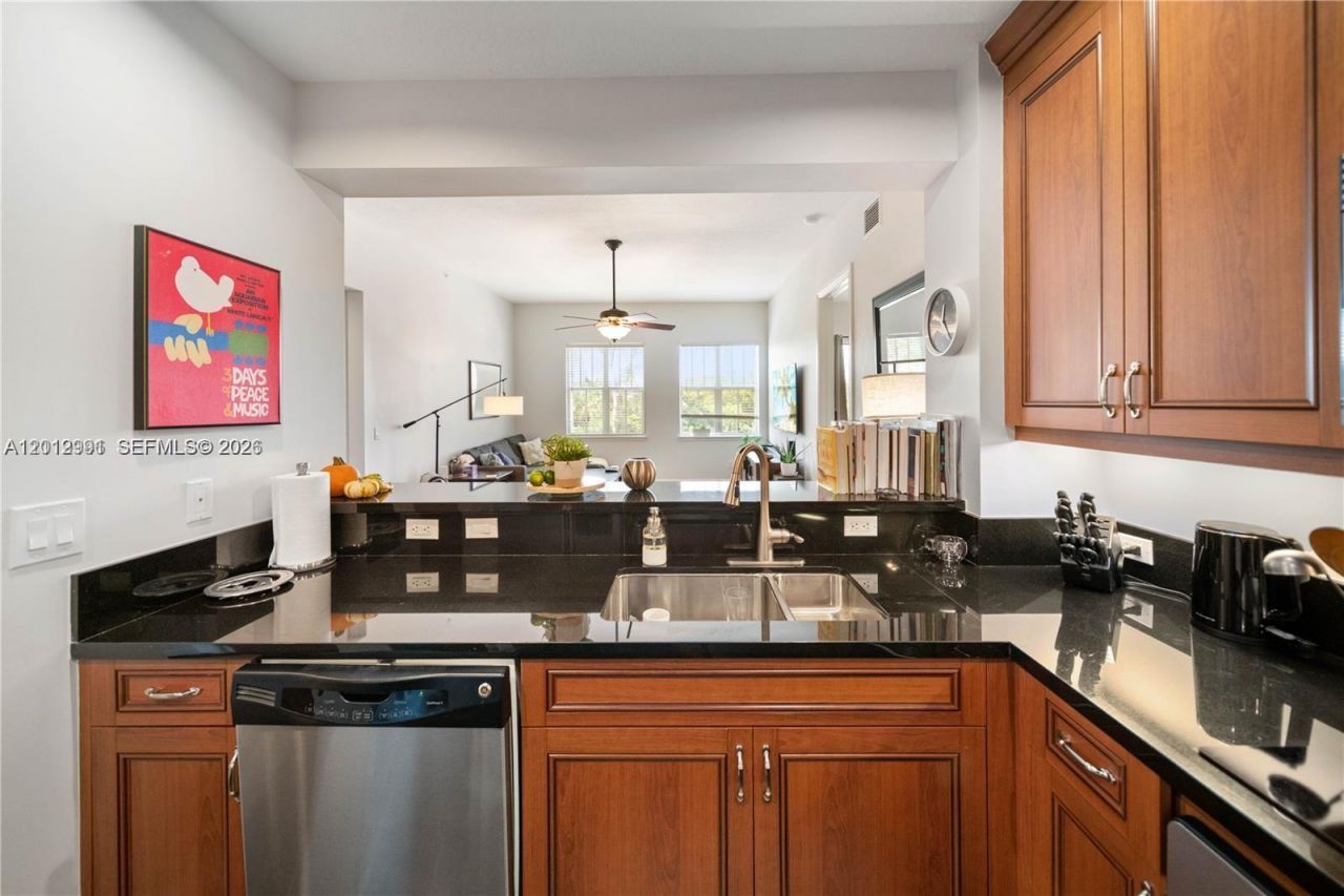 200 NE 2nd Ave, Unit 304, Delray Beach, FL 33444 Photo