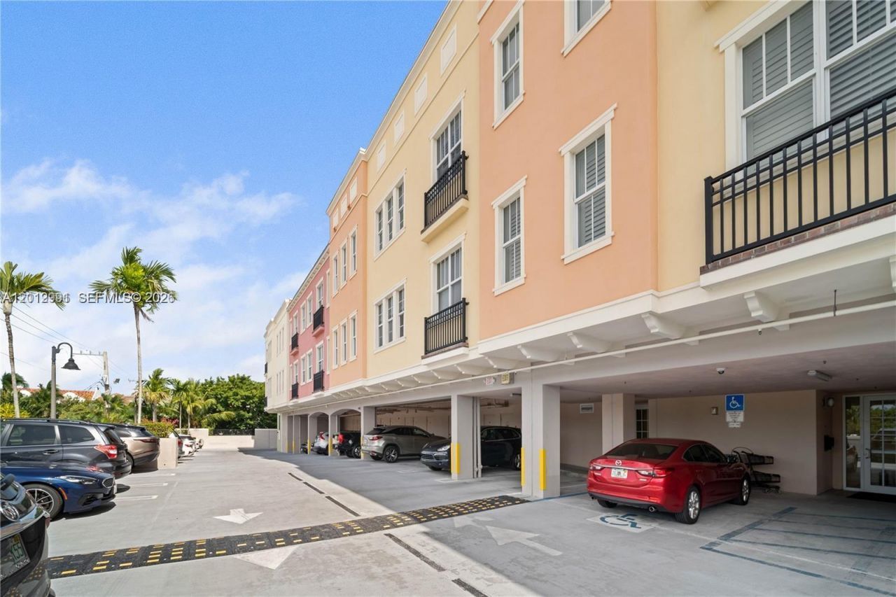 200 NE 2nd Ave, Unit 304, Delray Beach, FL 33444 Photo