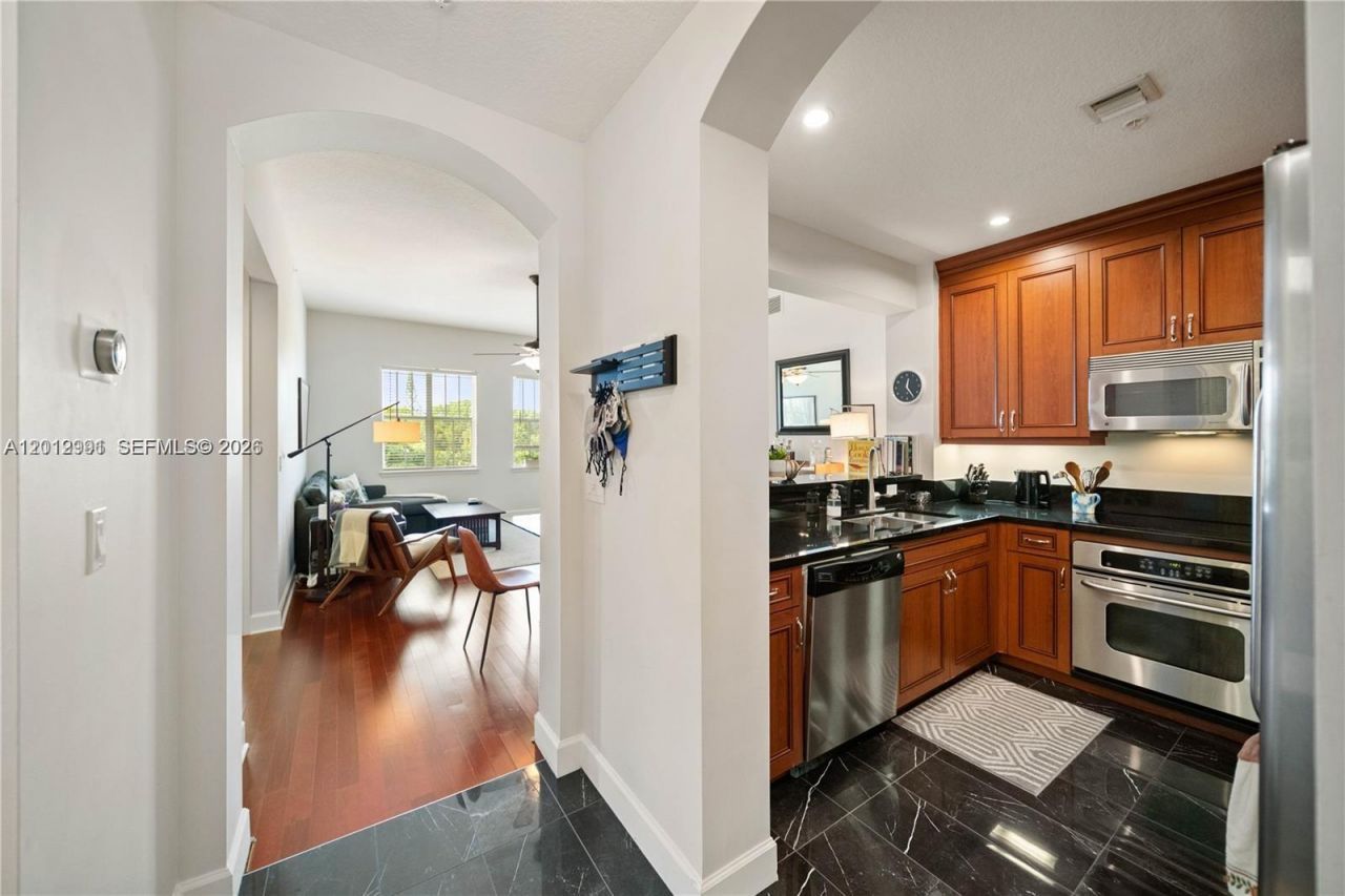 200 NE 2nd Ave, Unit 304, Delray Beach, FL 33444 Photo