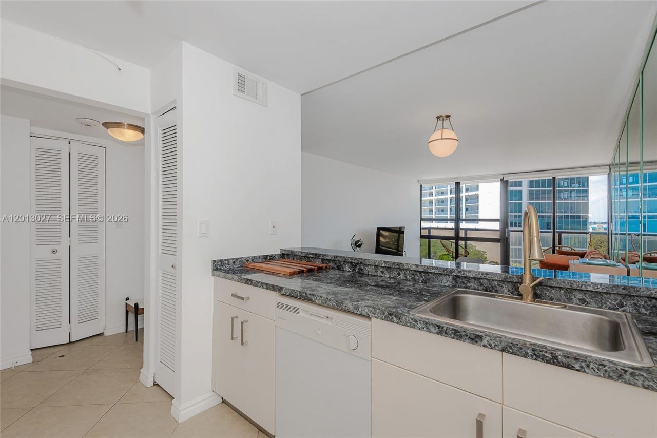 600 NE 36th St , Unit 706, Miami, FL 33137 Photo