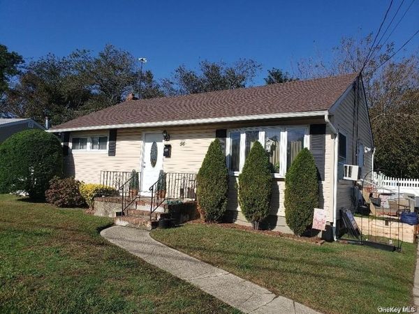 56 Benjoe Drive , Amityville, NY 11701