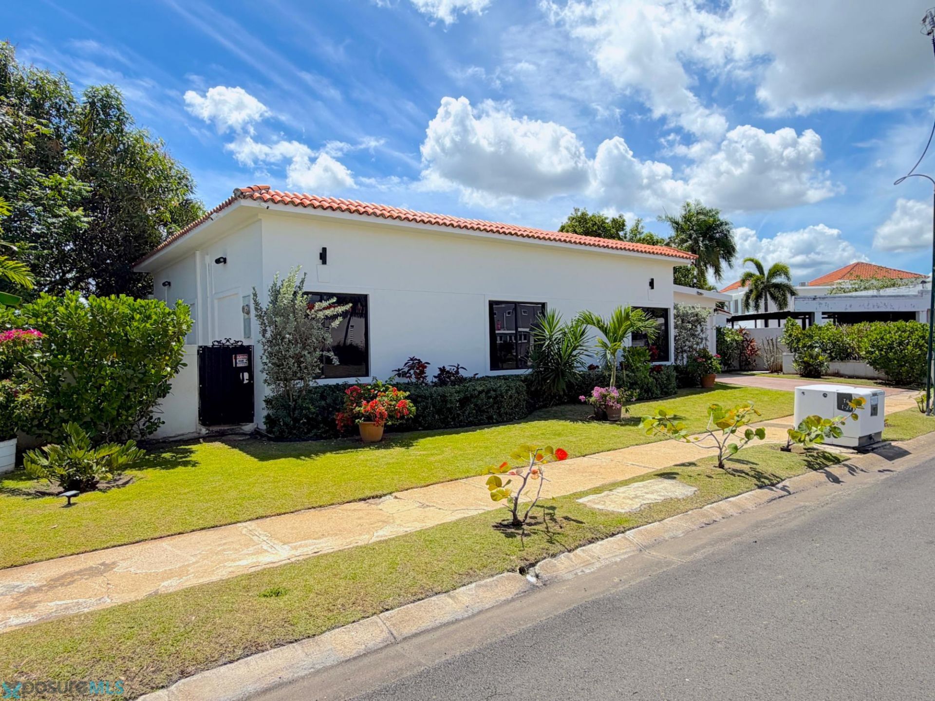 HH-10 CALLE GAVIOTA Dorado, PR 00646