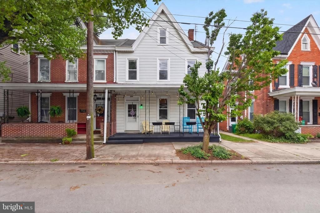 220 N COLLEGE STREET , CARLISLE, PA 17013