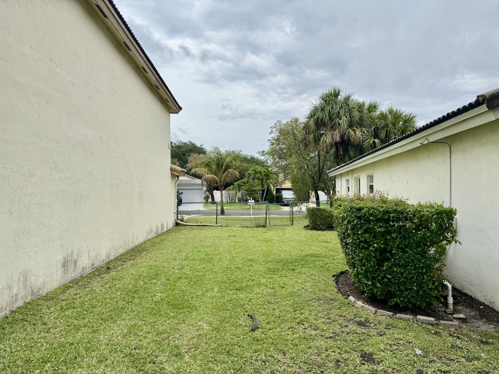 387 SW 206th Avenue, Pembroke Pines, FL 33029 Photo