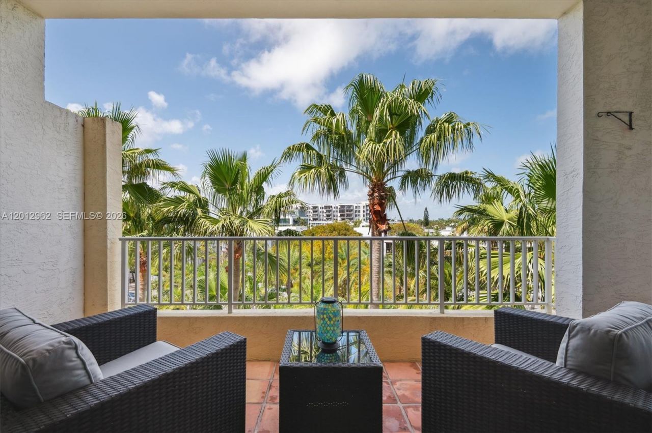 701 Crandon Blvd, Unit PH-1, Key Biscayne, FL 33149 Photo