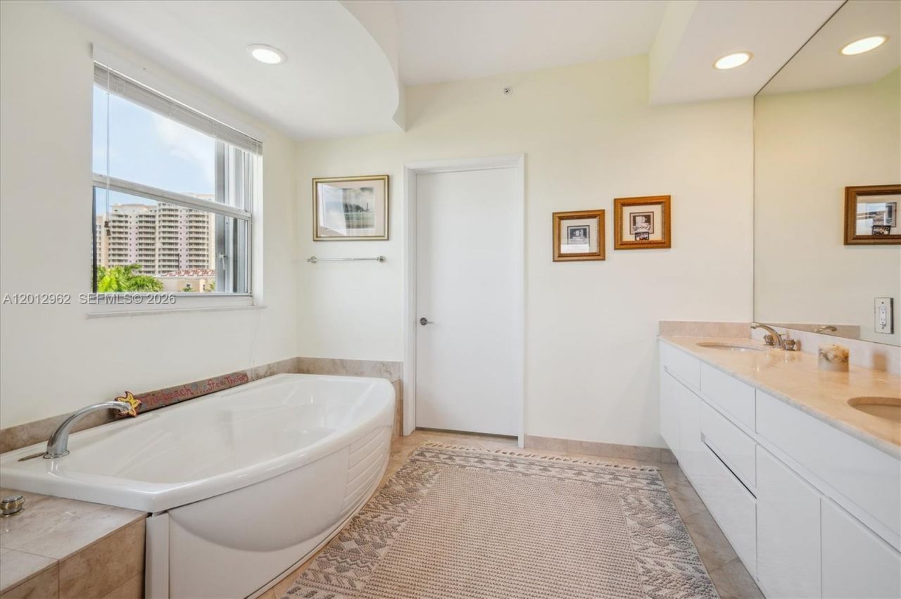 701 Crandon Blvd, Unit PH-1, Key Biscayne, FL 33149 Photo
