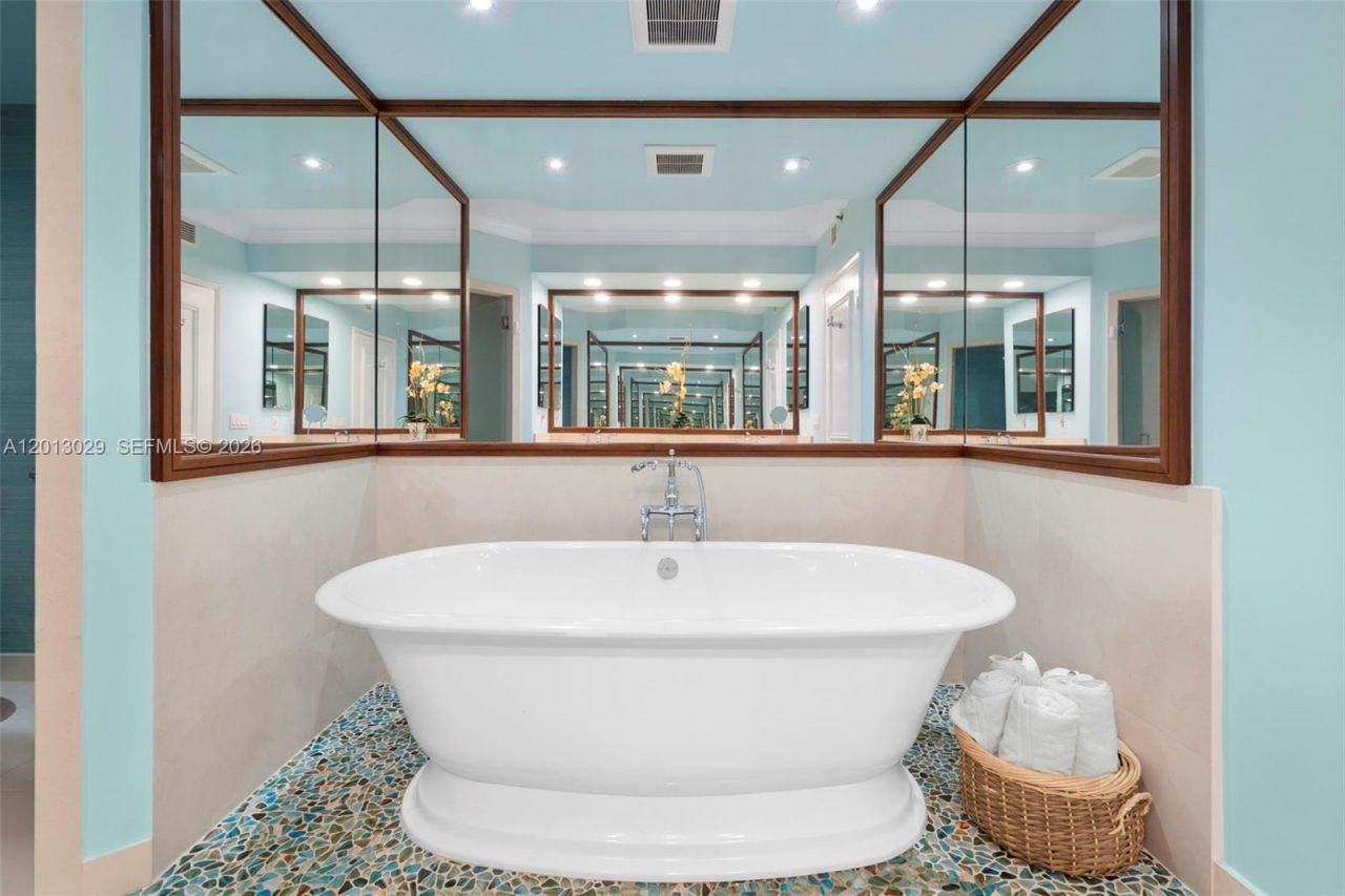 791 Crandon Blvd , Unit 404, Key Biscayne, FL 33149 Photo