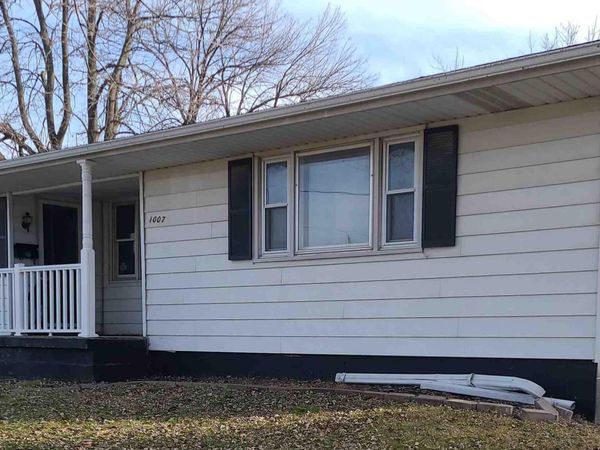1007 E Monroe Street, Mount Ayr, IA 50854